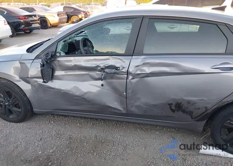 2023 Hyundai Elantra Sel z USA, uszkodzony, nr VIN KMHLM4AG9PU452886